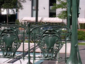 Sqauare%20Victoria%20entrance1.jpg